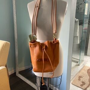 Elegant Tan Leather Shoulder Bag